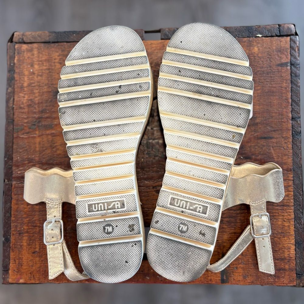 Nordstrom Unisa platform gold sandals 7 - Picture 4 of 4